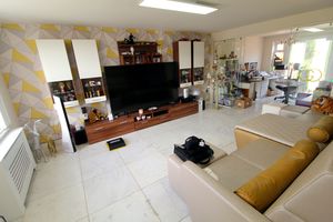 Living Room- click for photo gallery